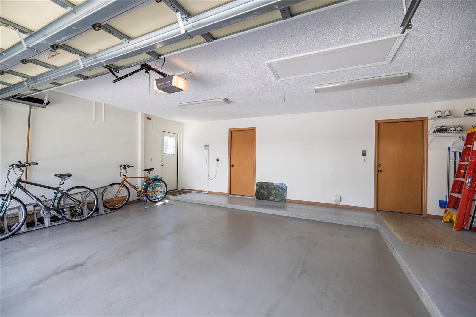 Garage with AC bonus Room