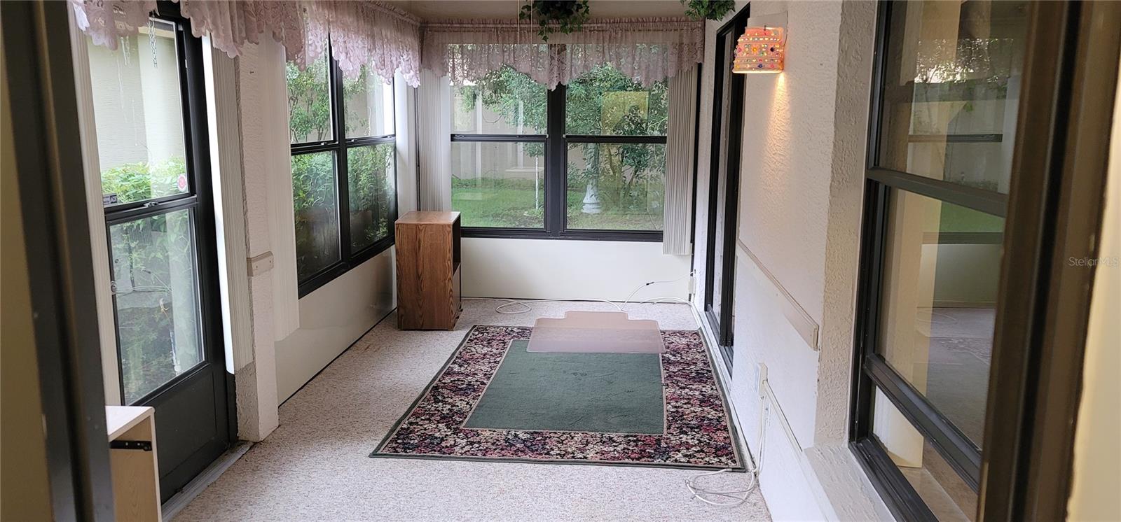 Sunny Florida Room with Central AC