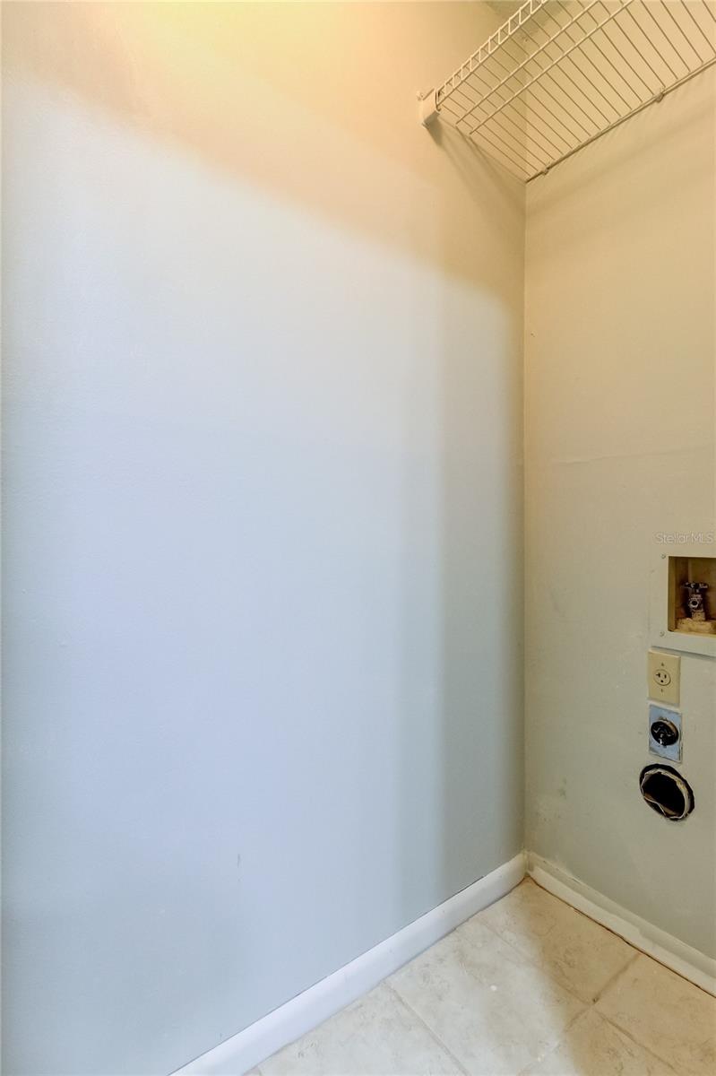 Laundry/pantry area with w/d hookup