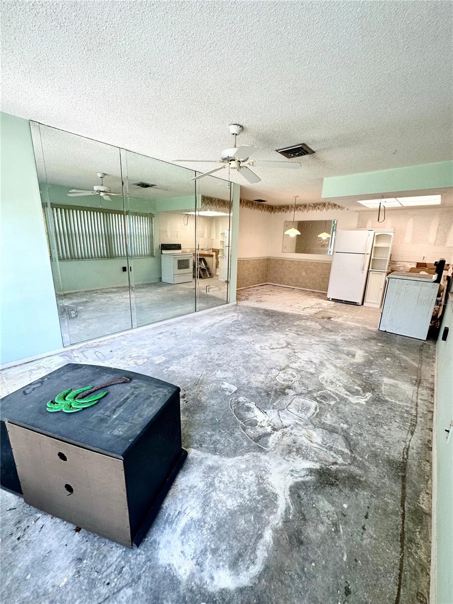 Living room-kitchen