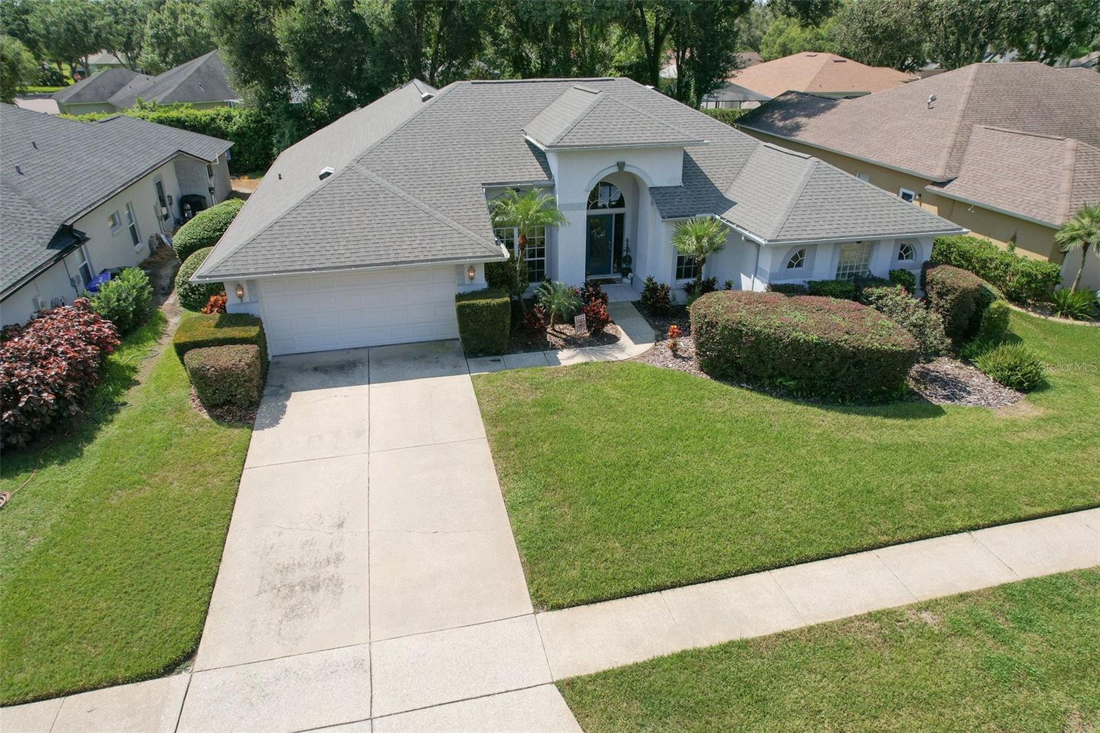 Spacious oversized driveway!