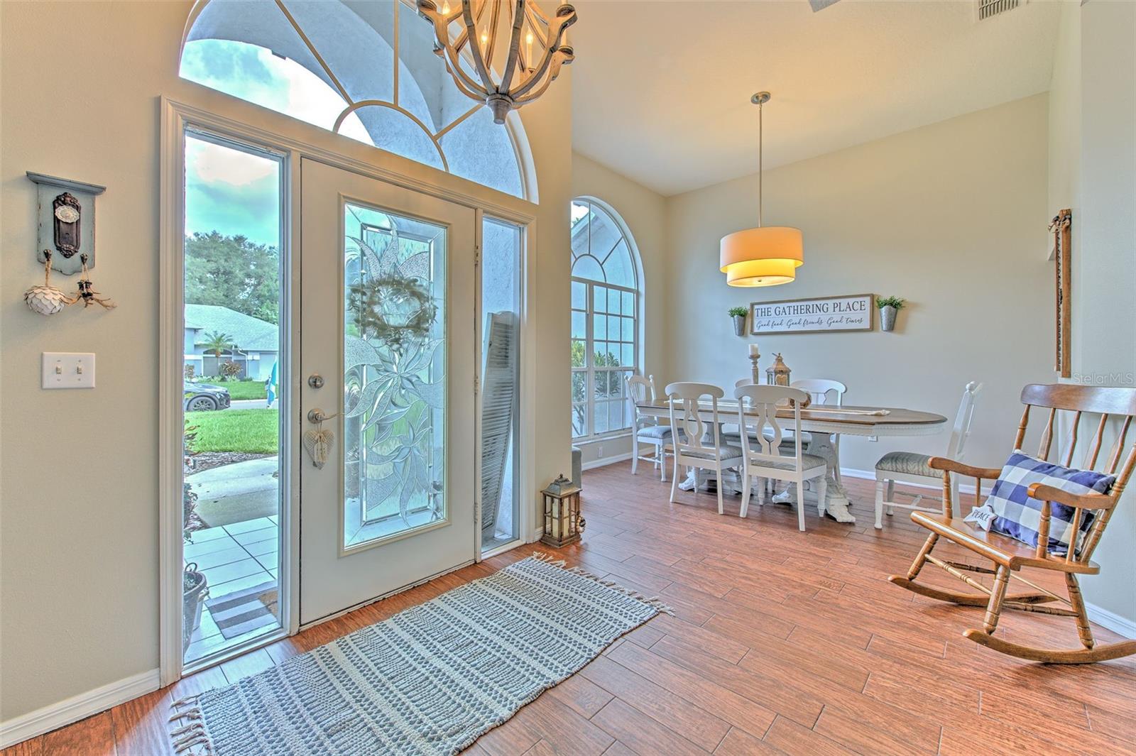 Beautiful Dining area!