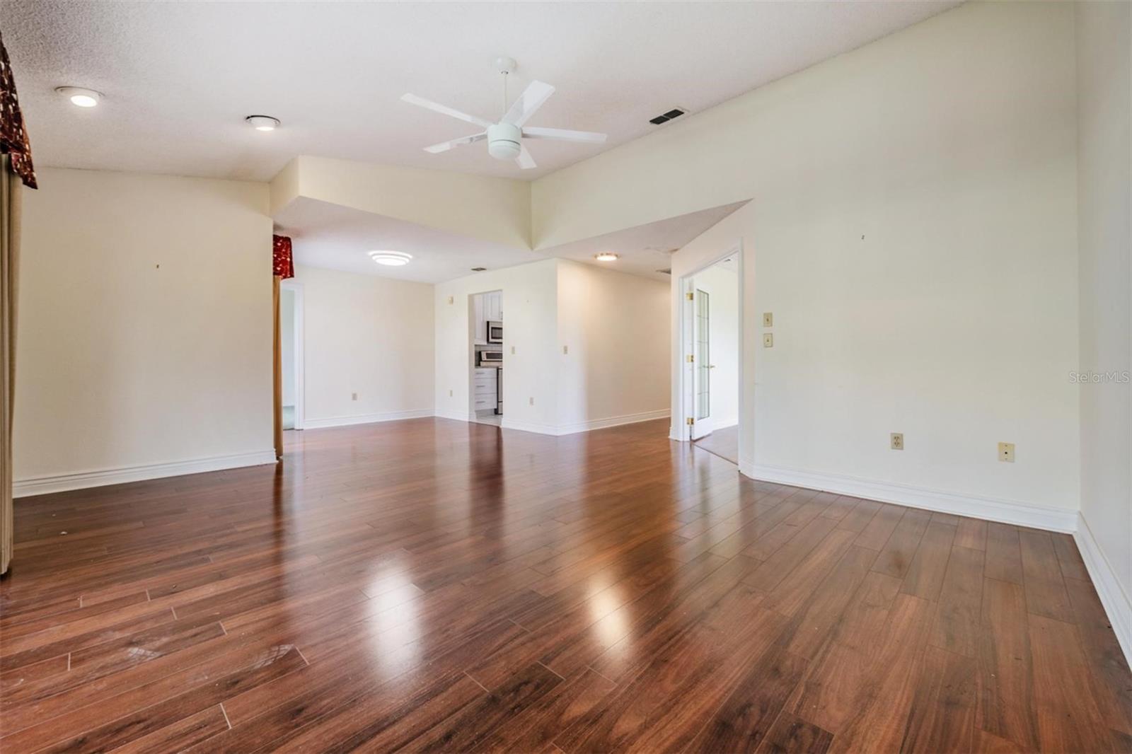 Living room, Dining room