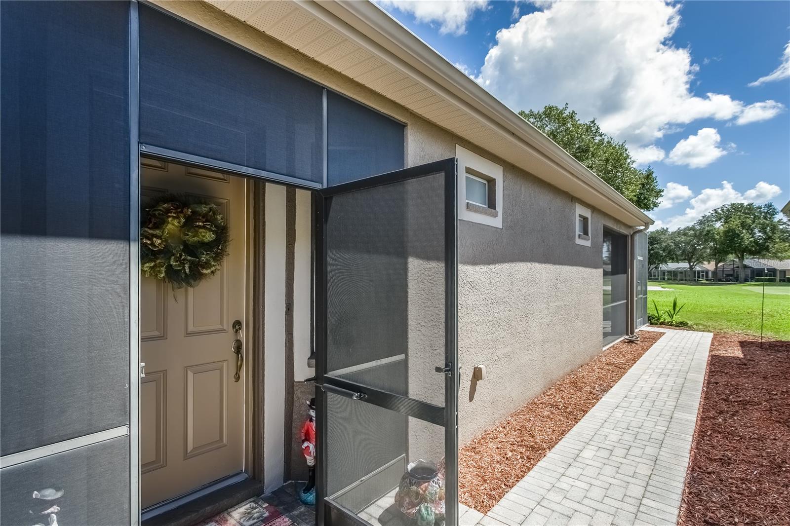 Entryway with pavers