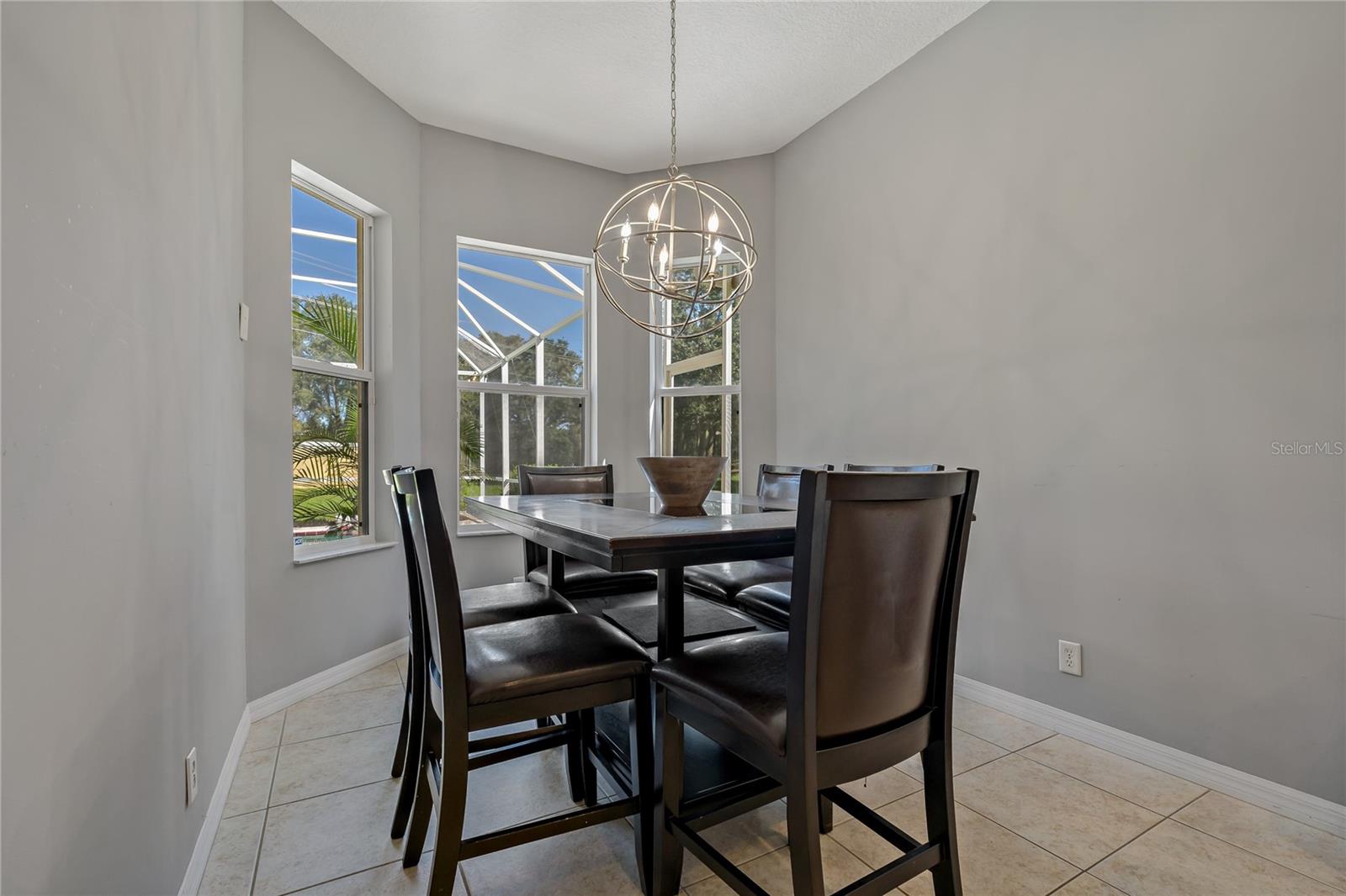 Dinette with Bay Window