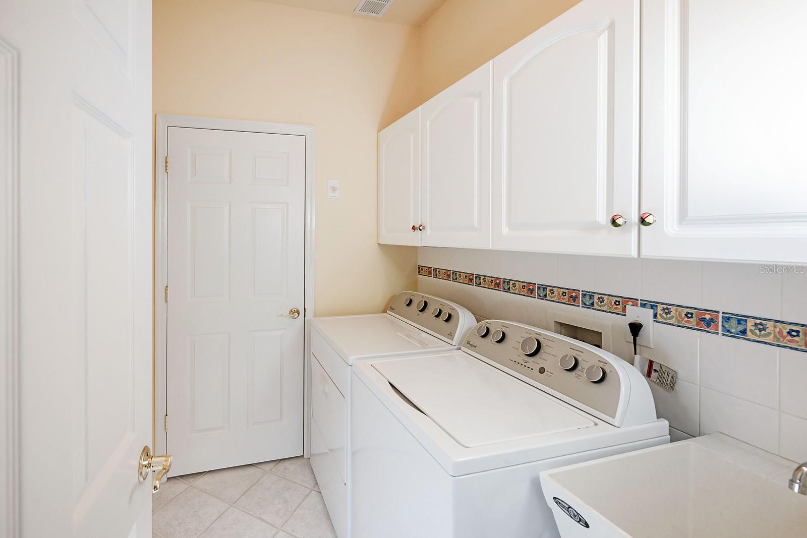 Laundry room with gas hookup