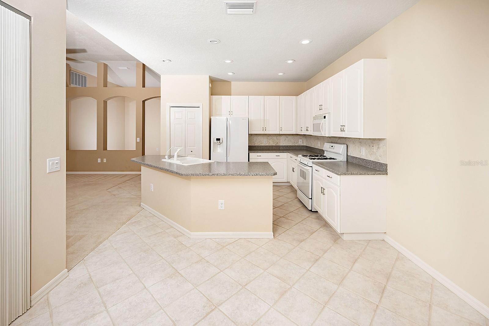 Kitchen/ family room combo