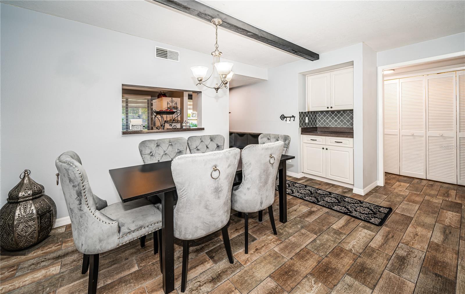 Butler's Pantry, tile floors