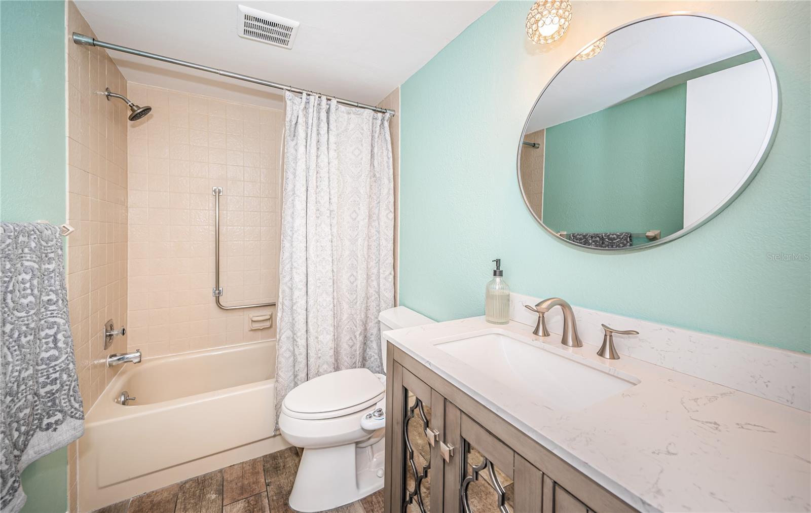 Guest Bath, New vanity, faucets