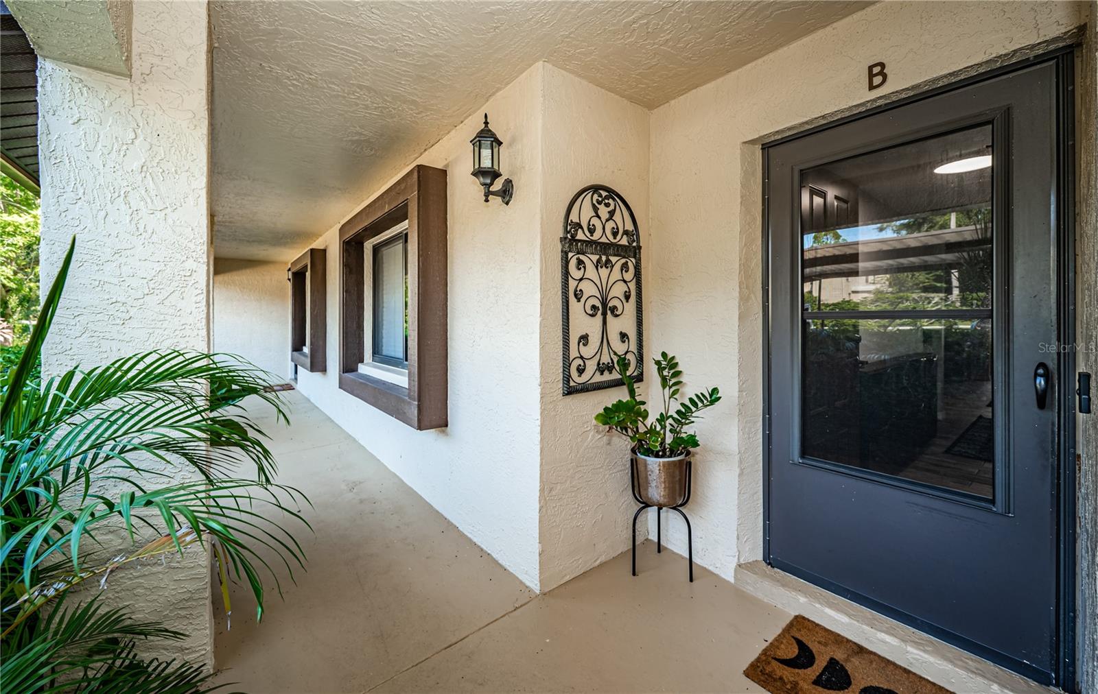 Front Door Entrance, Unit B