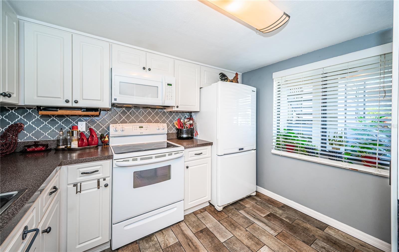 Tile floors, natural lighting