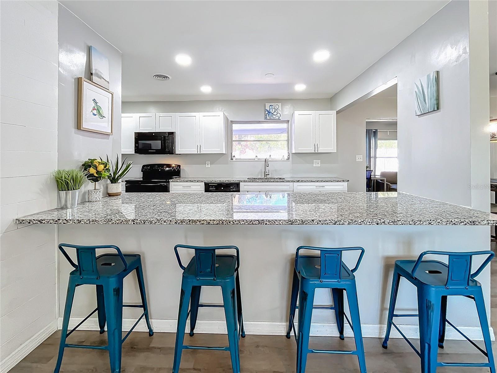 Kitchen Equipped with Breakfast Bar