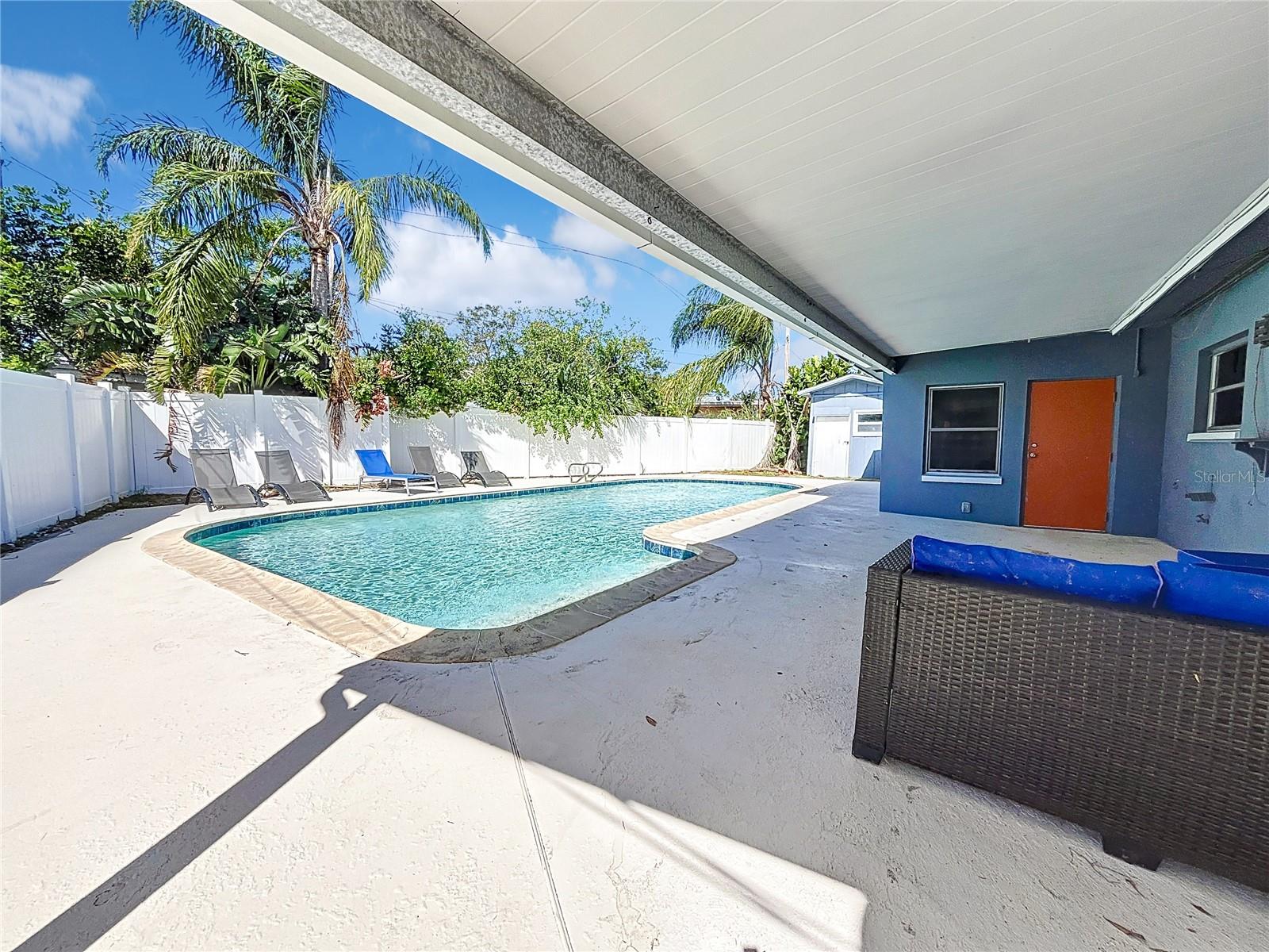 Oversized Pool Deck