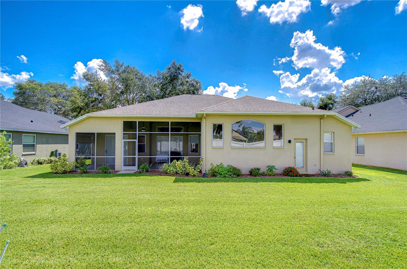 Screened and covered lanai, perfect for hosting gatherings!