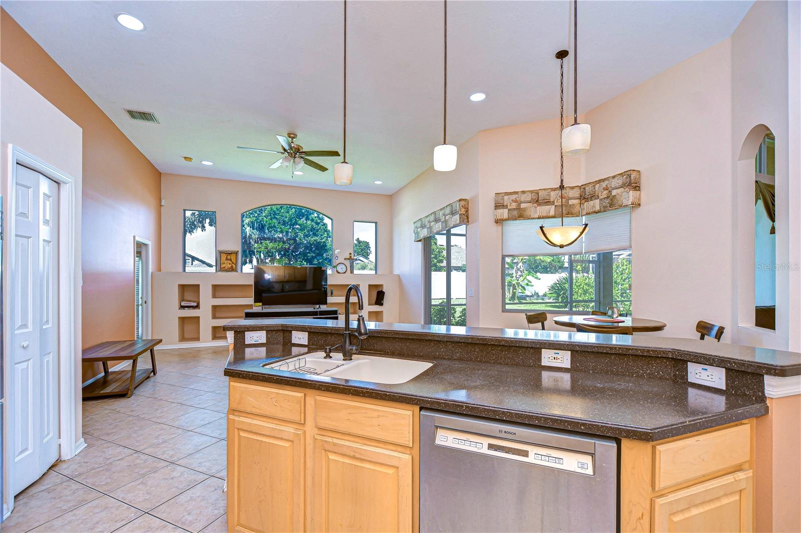 Expansive breakfast bar!