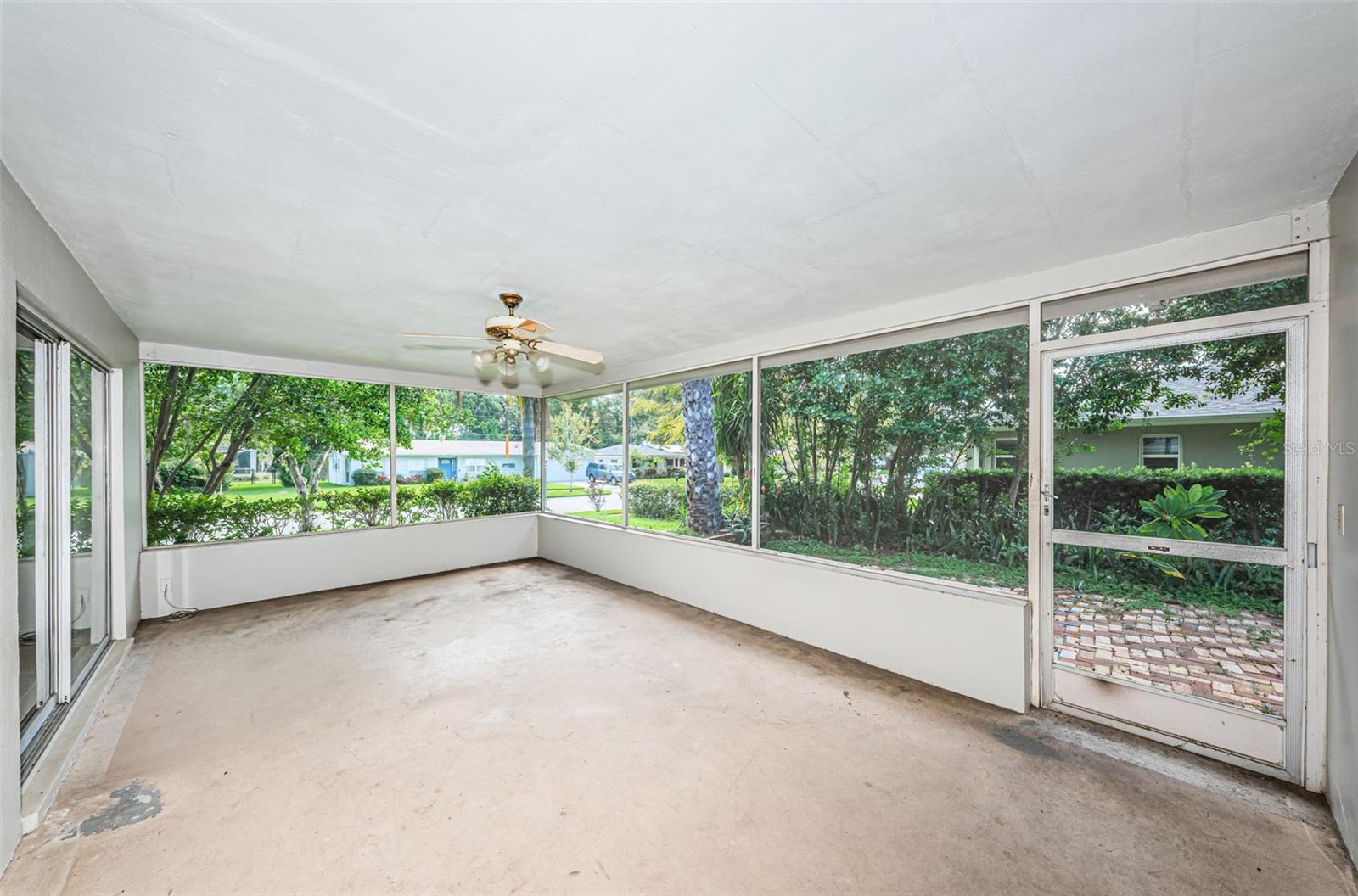 Huge screened porch