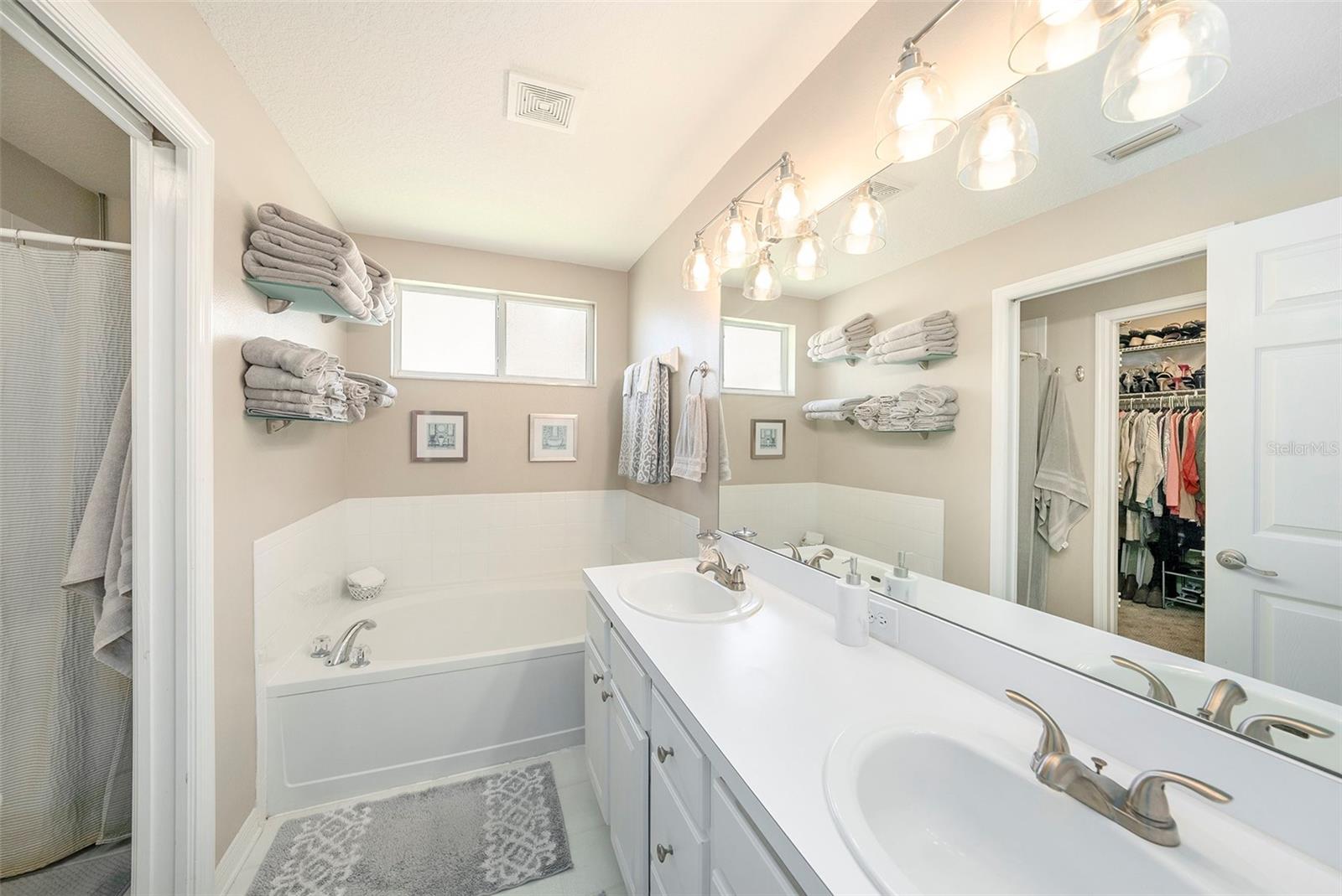 Primary bathroom w/garden tub and separate shower