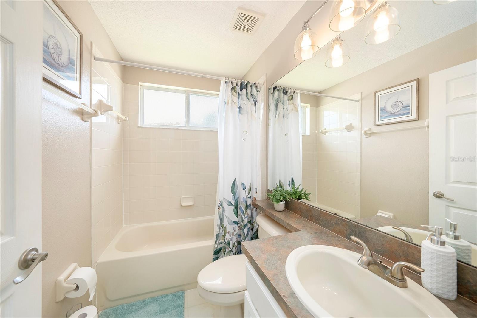 2nd bathroom tub/shower combo