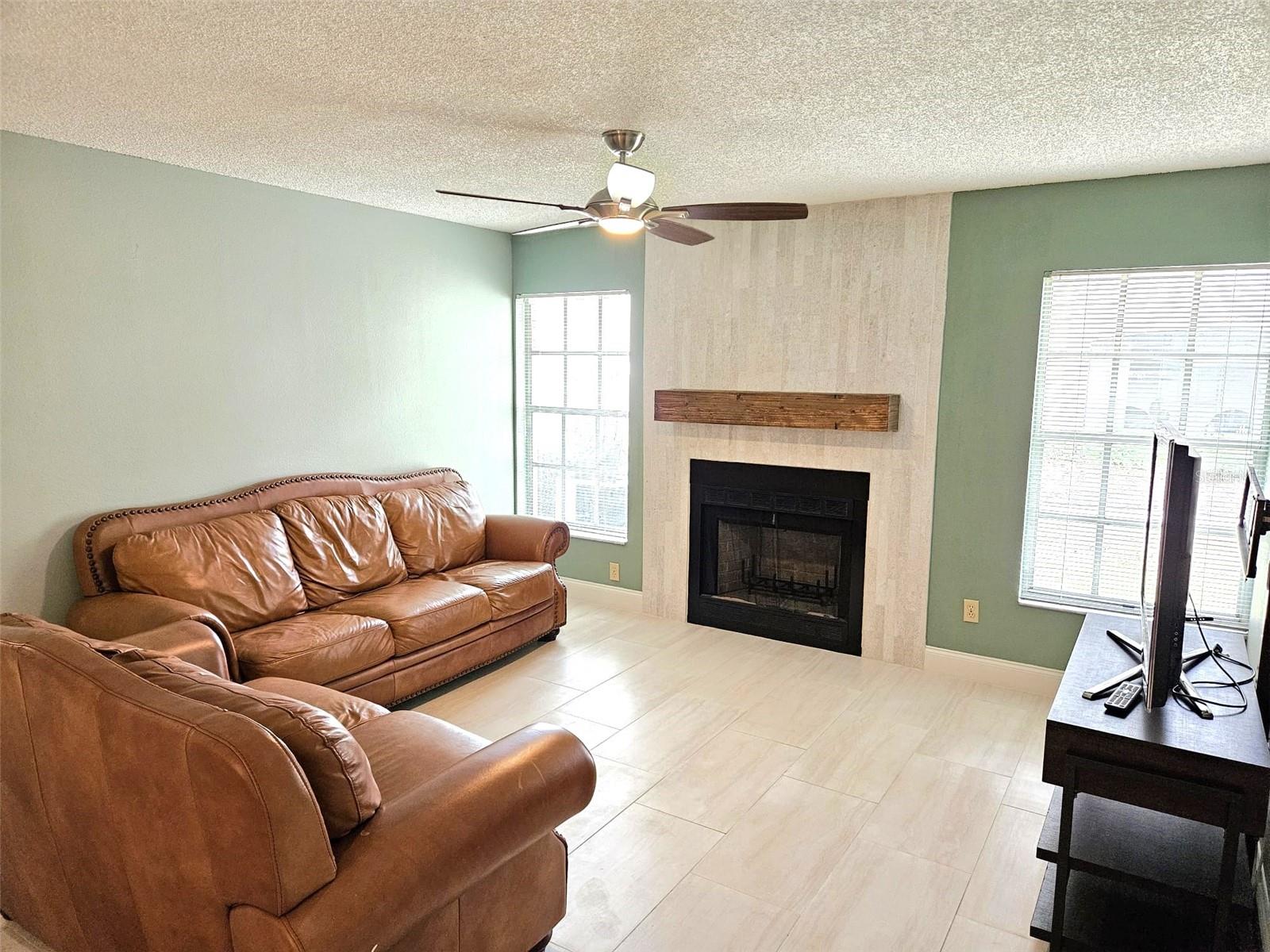 Living Room with fireplace