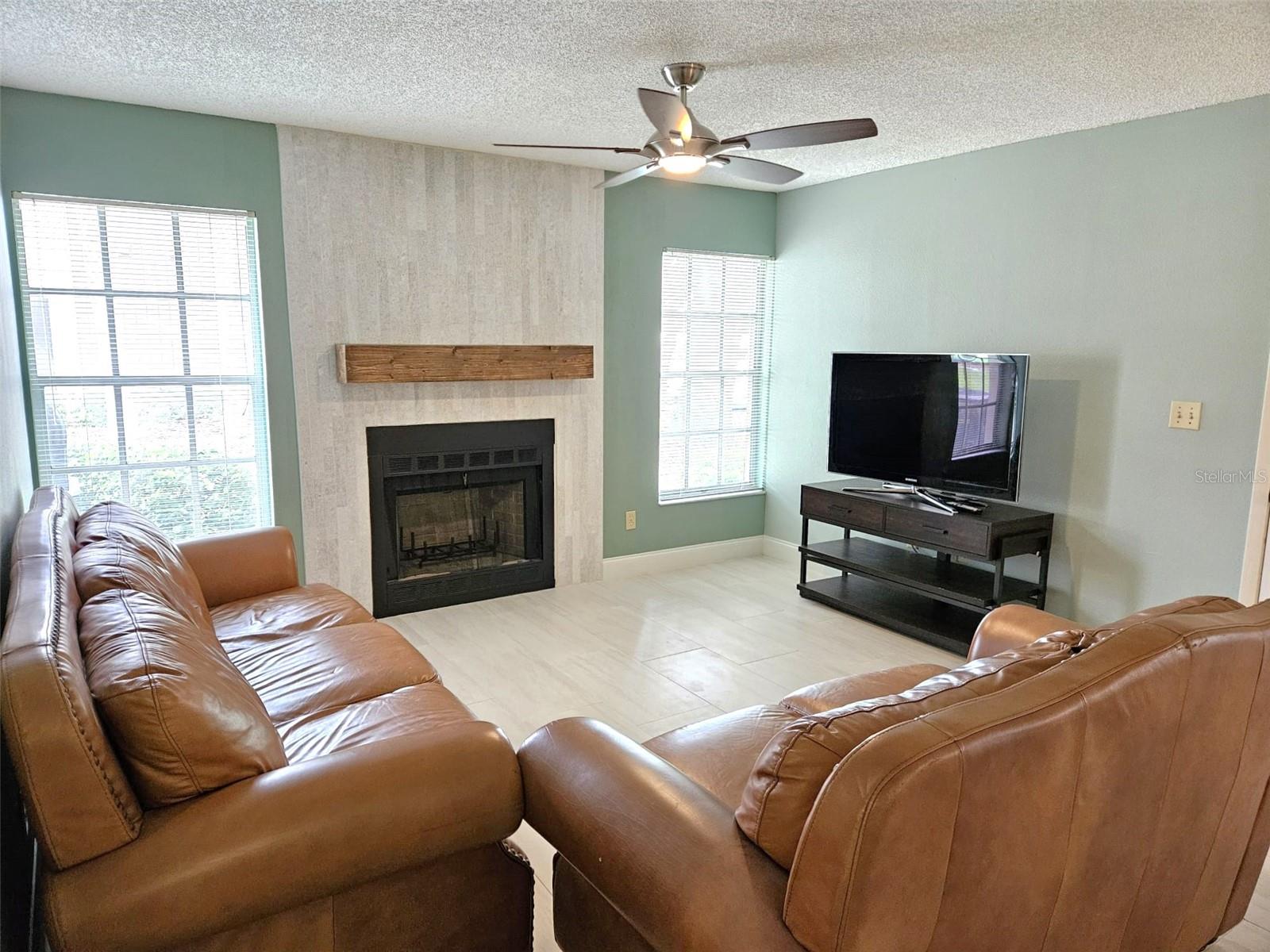 Living Room with fireplace