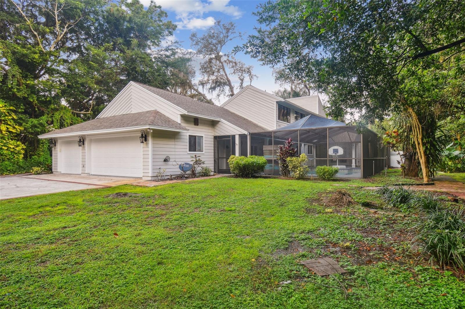 Backyard & side load garage