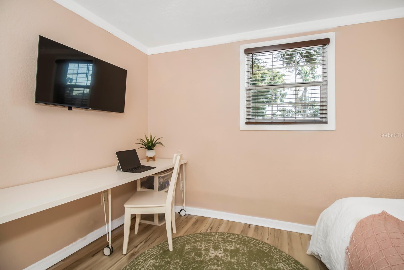 Spacious Primary Bedroom with en-suite bathroom