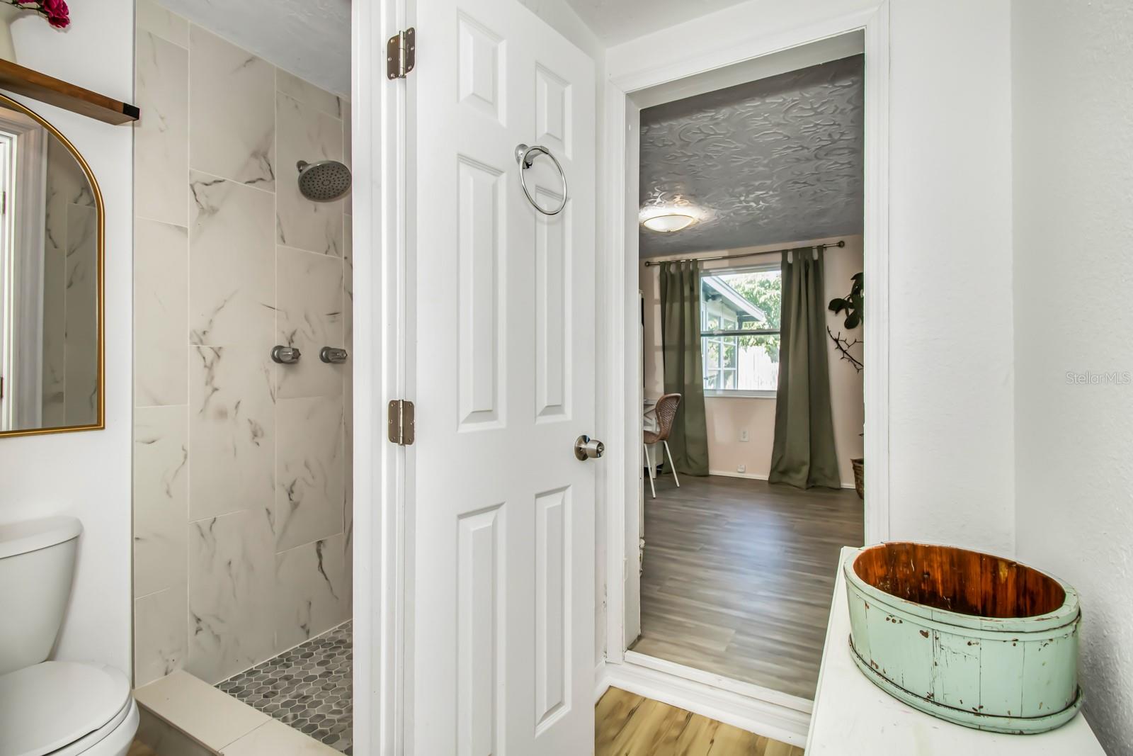 Primary Bedroom en-suite bathroom