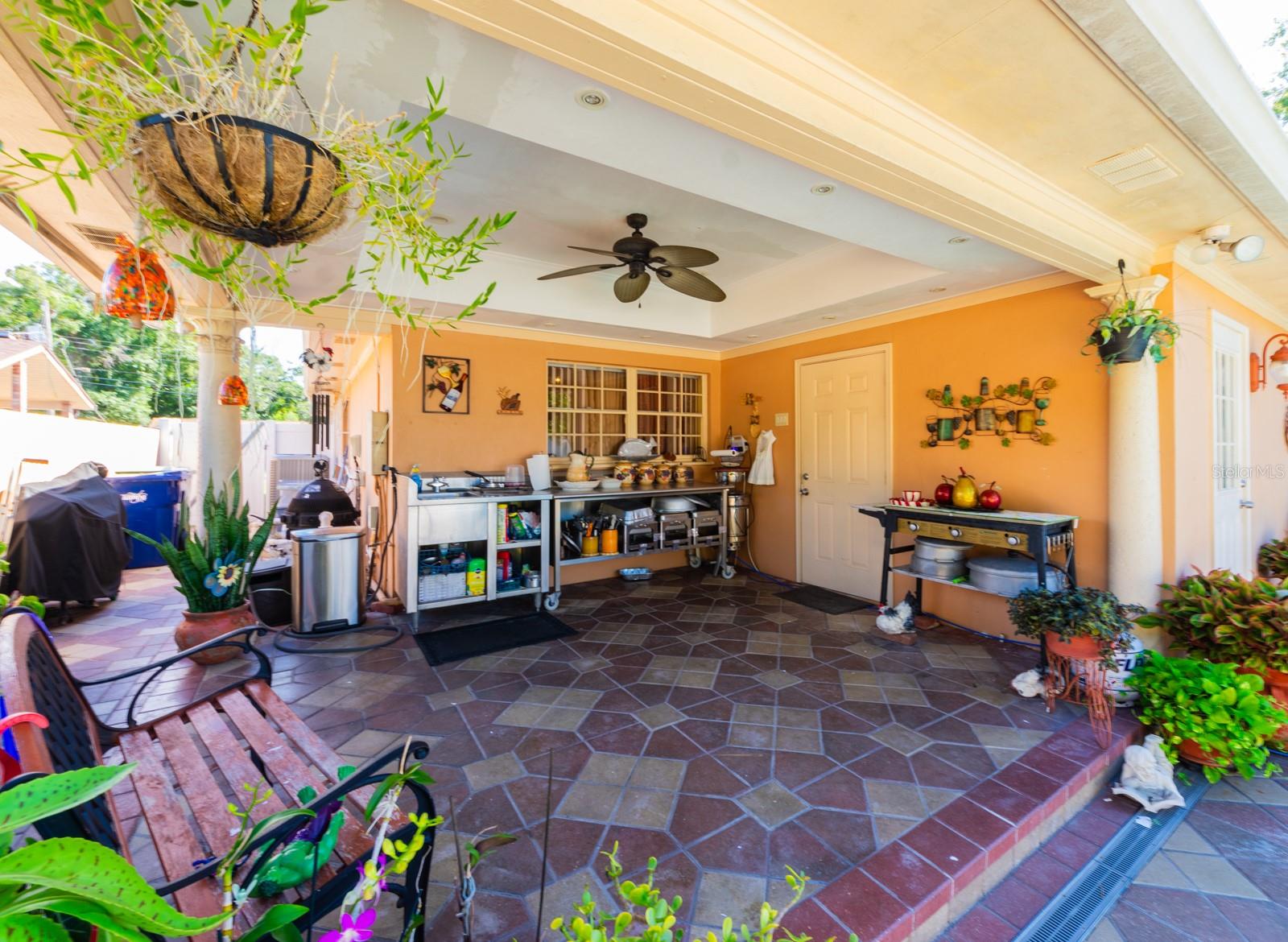 Outdoor Kitchen