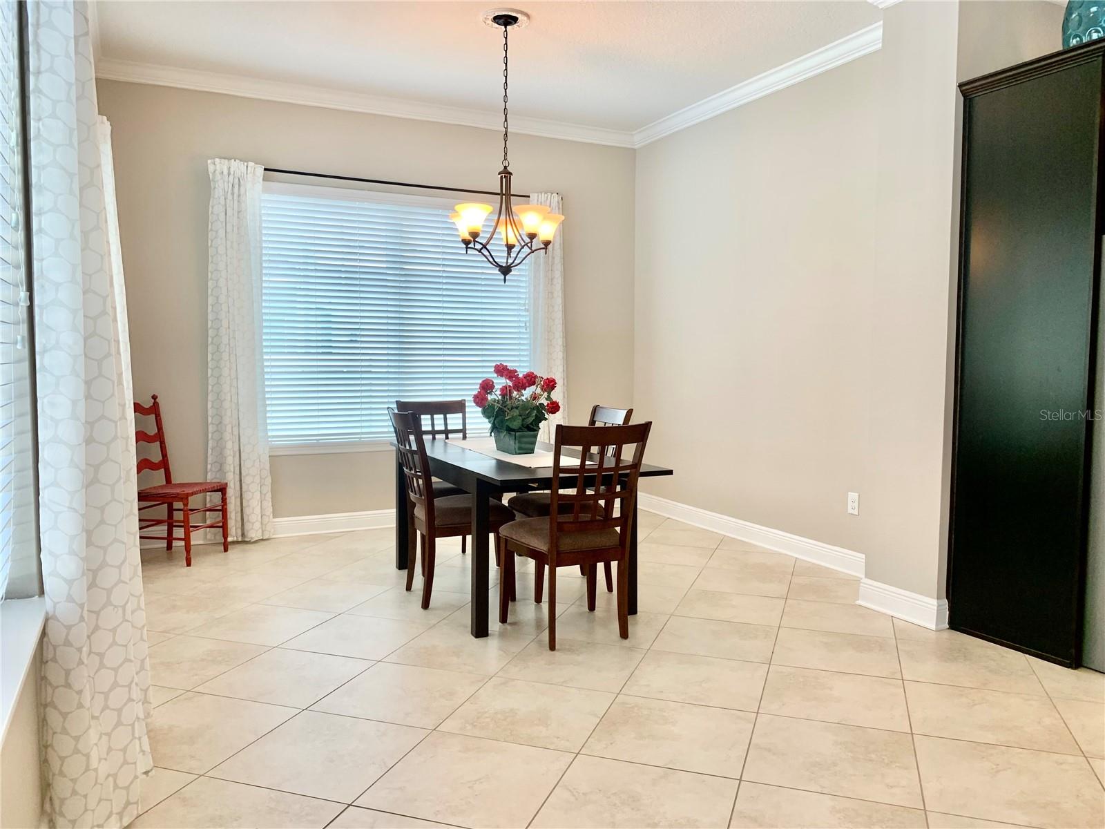 Breakfast space & sun room