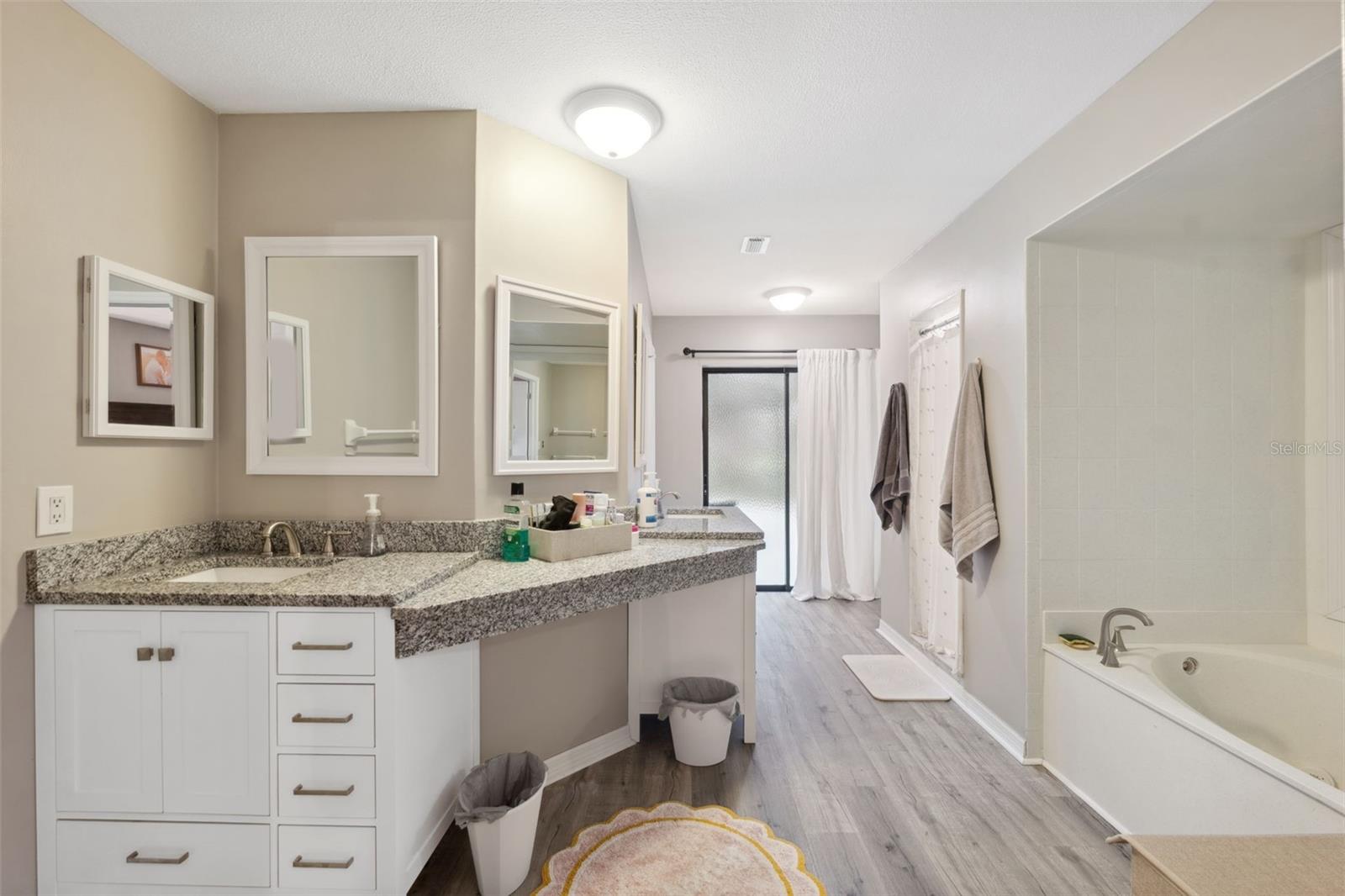 En suite bathroom with separate sinks