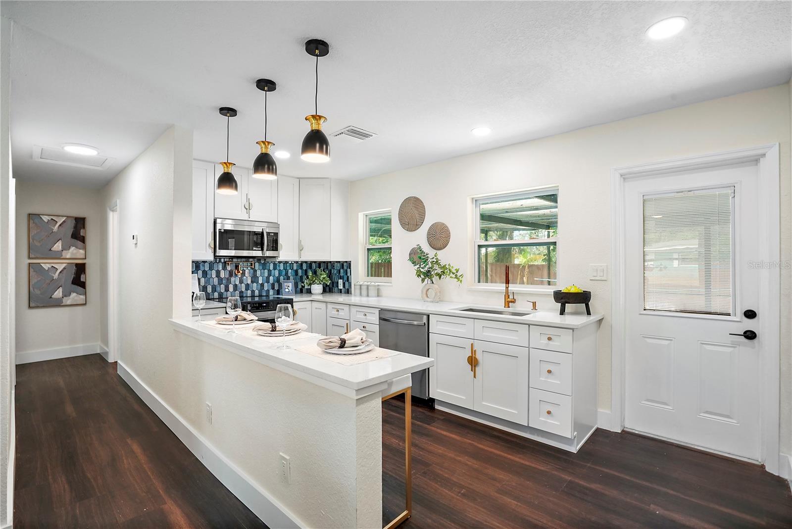 Amazing kitchen with breakfast bar