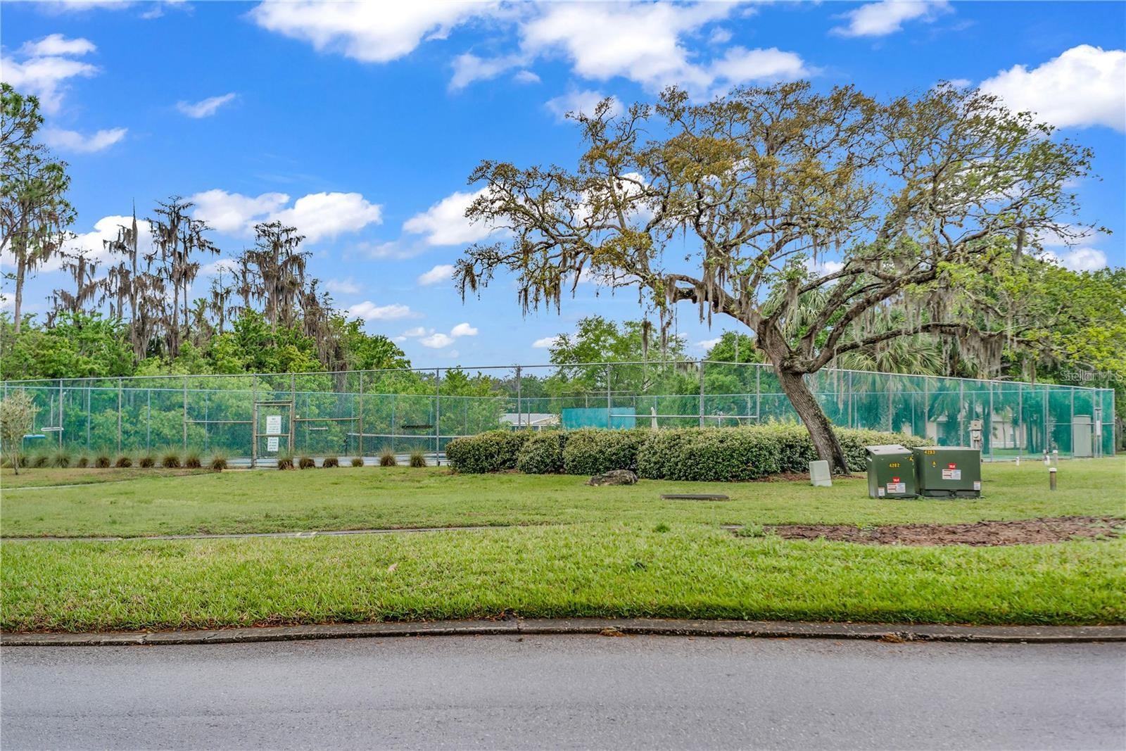 PLENTY OF ACTIVE AND RELAXE ACTIVITIES     BEAUTIFUL TENNIS COURTS, BOCCE COURTS AND SHUFFLEBOARD COURTS