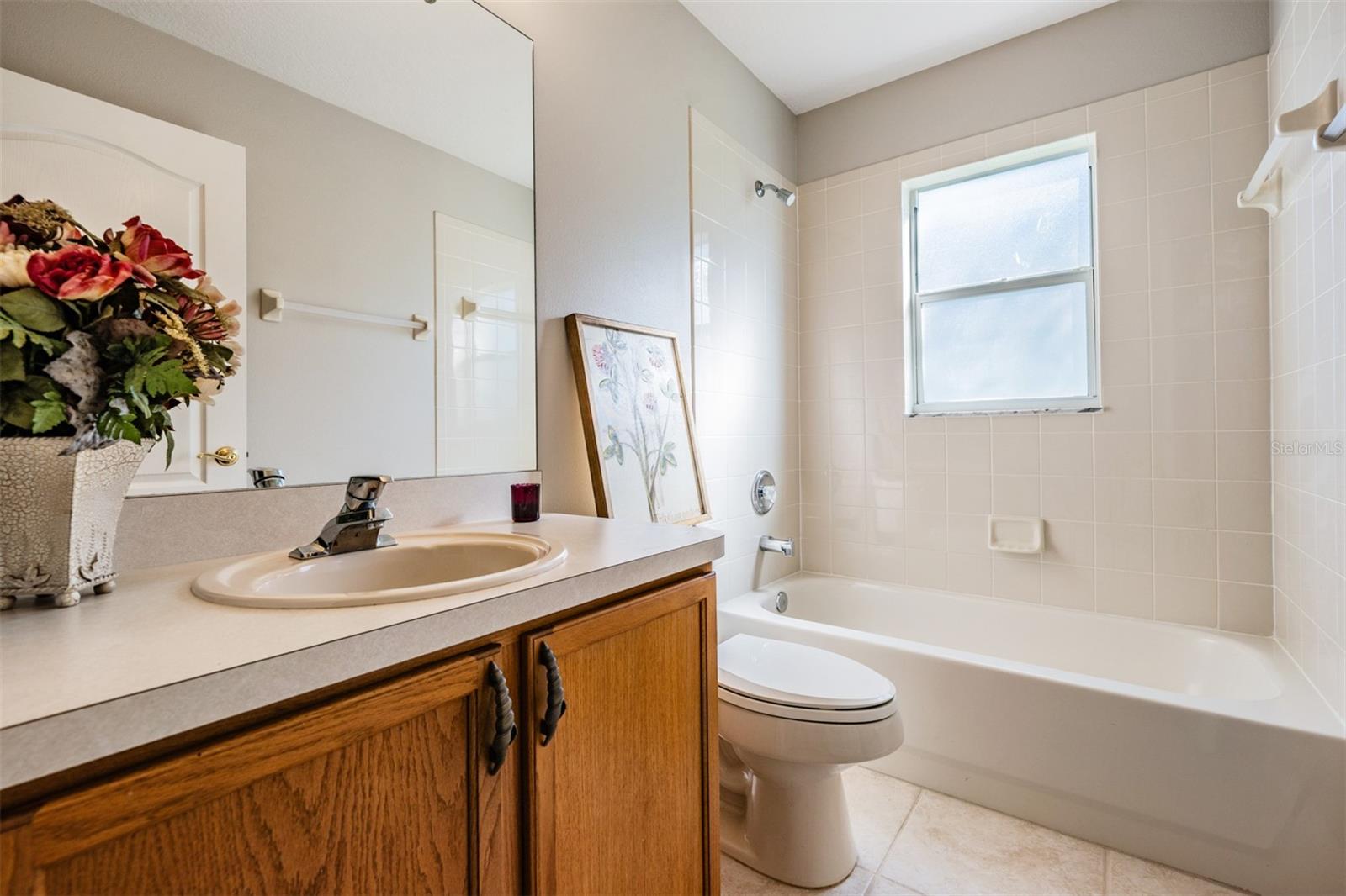 hall bath with tub/shower combo