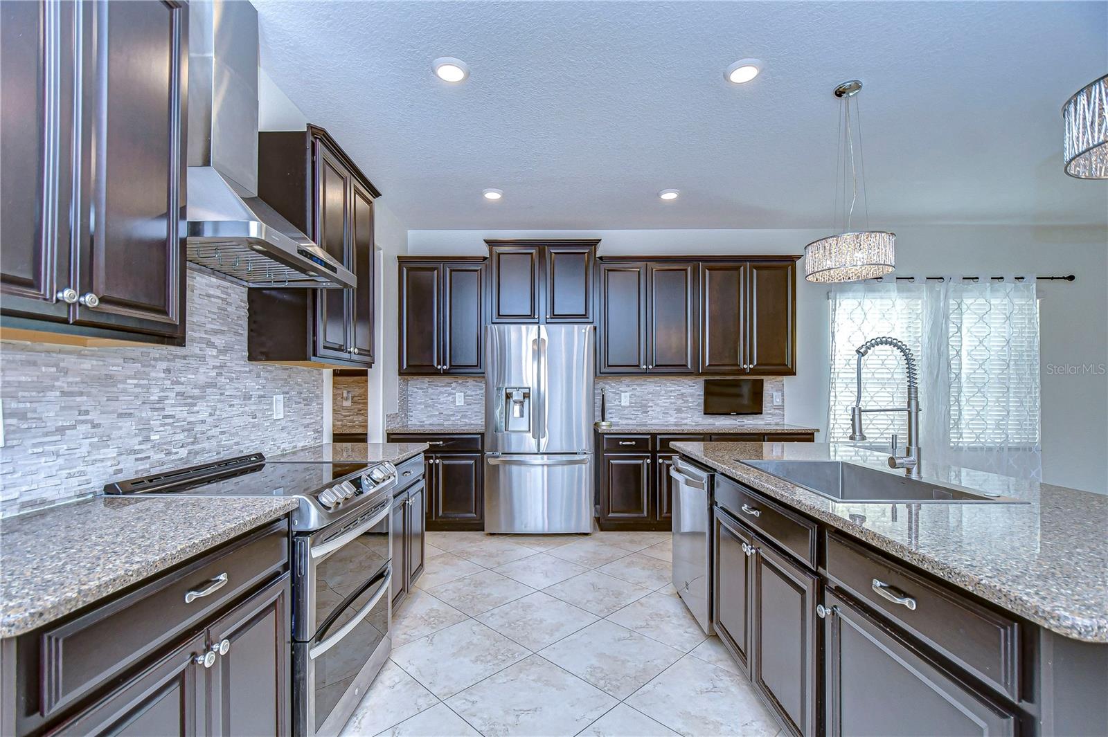 Stainless appliances, 42” rich wood cabinetry, and gleaming granite countertops!