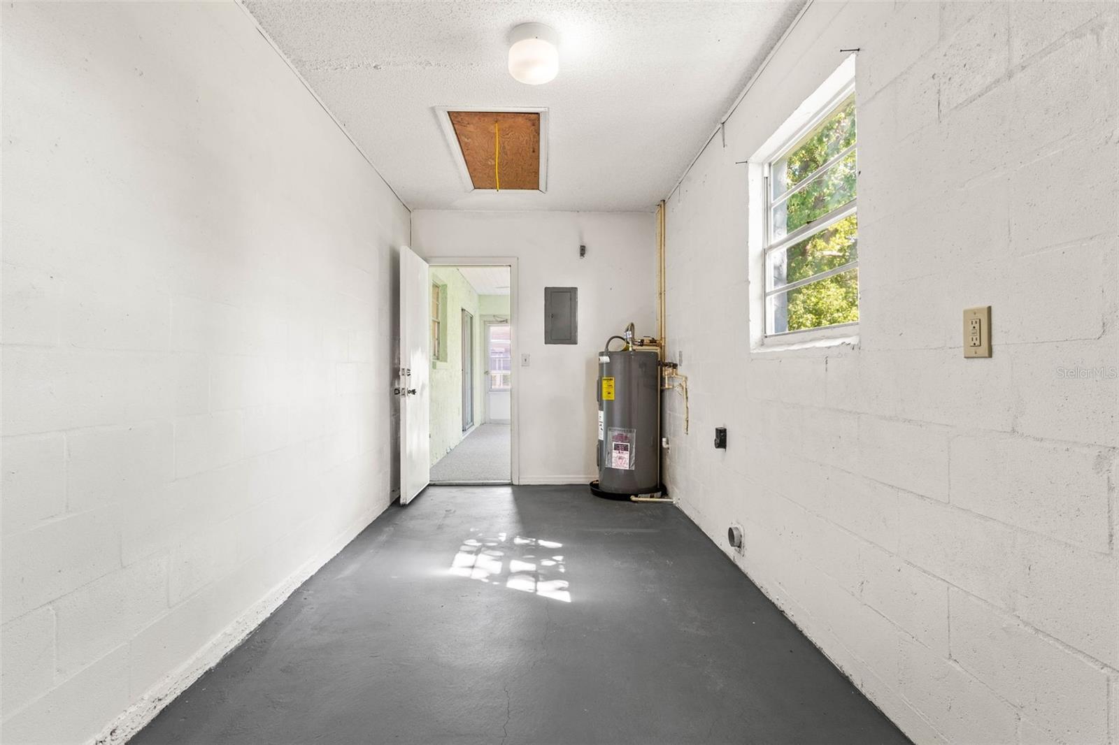 Laundry room, utility room, storage, Golf cart garage