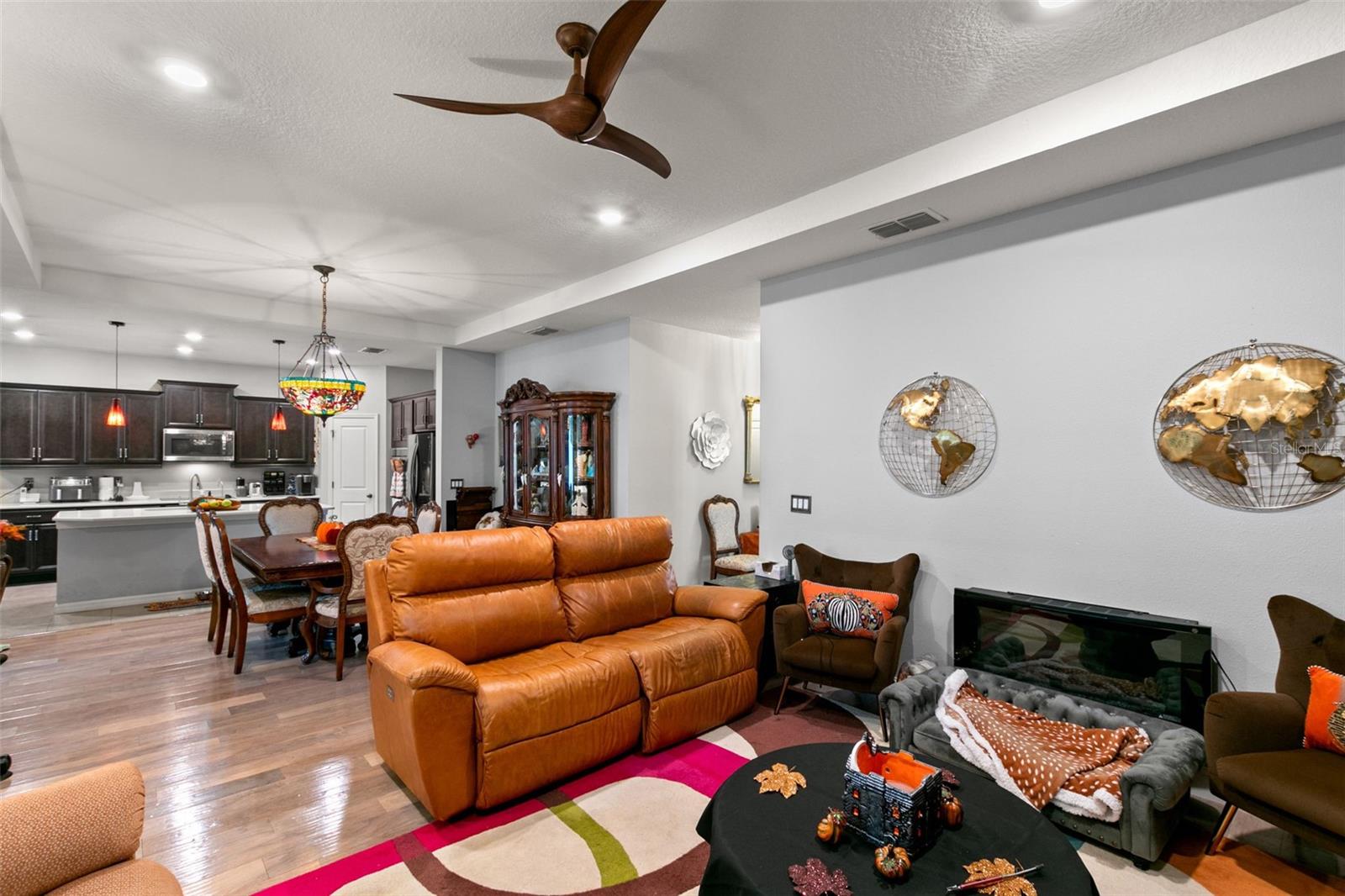 Living Room with Tray Ceiling