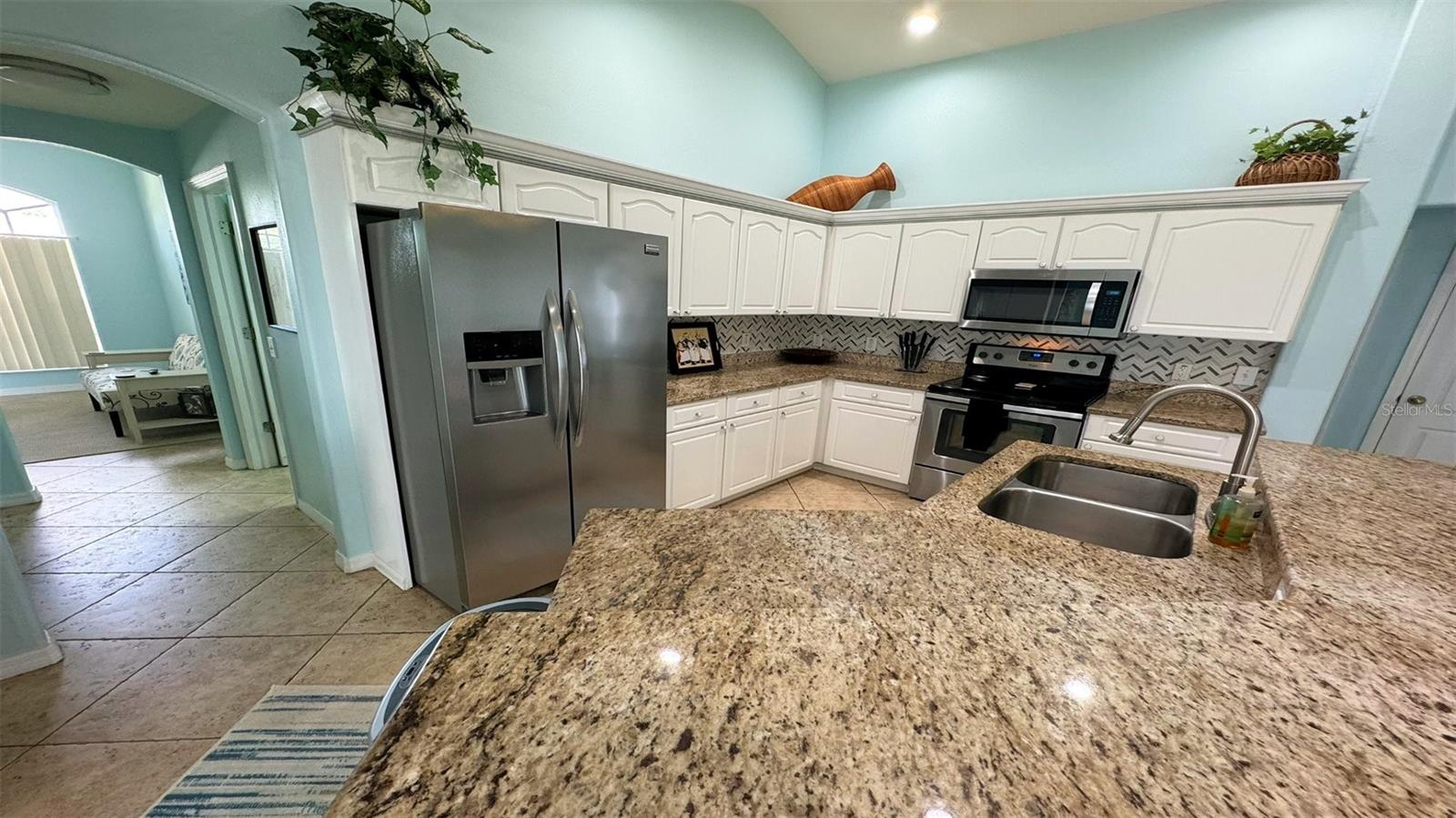 18 Kitchen Family Room Combo