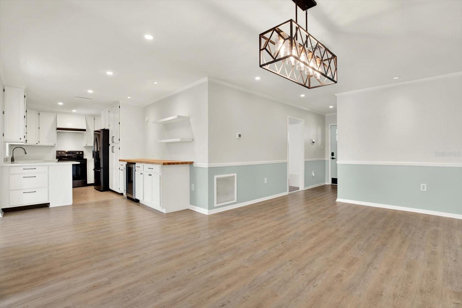 Dining room & kitchen