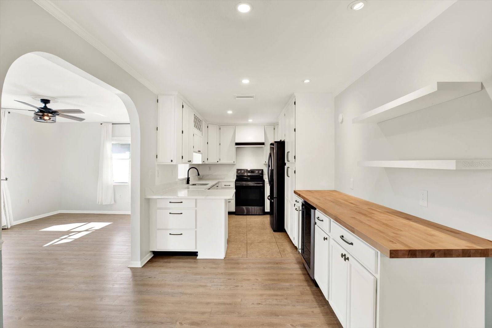 Kitchen and living room area