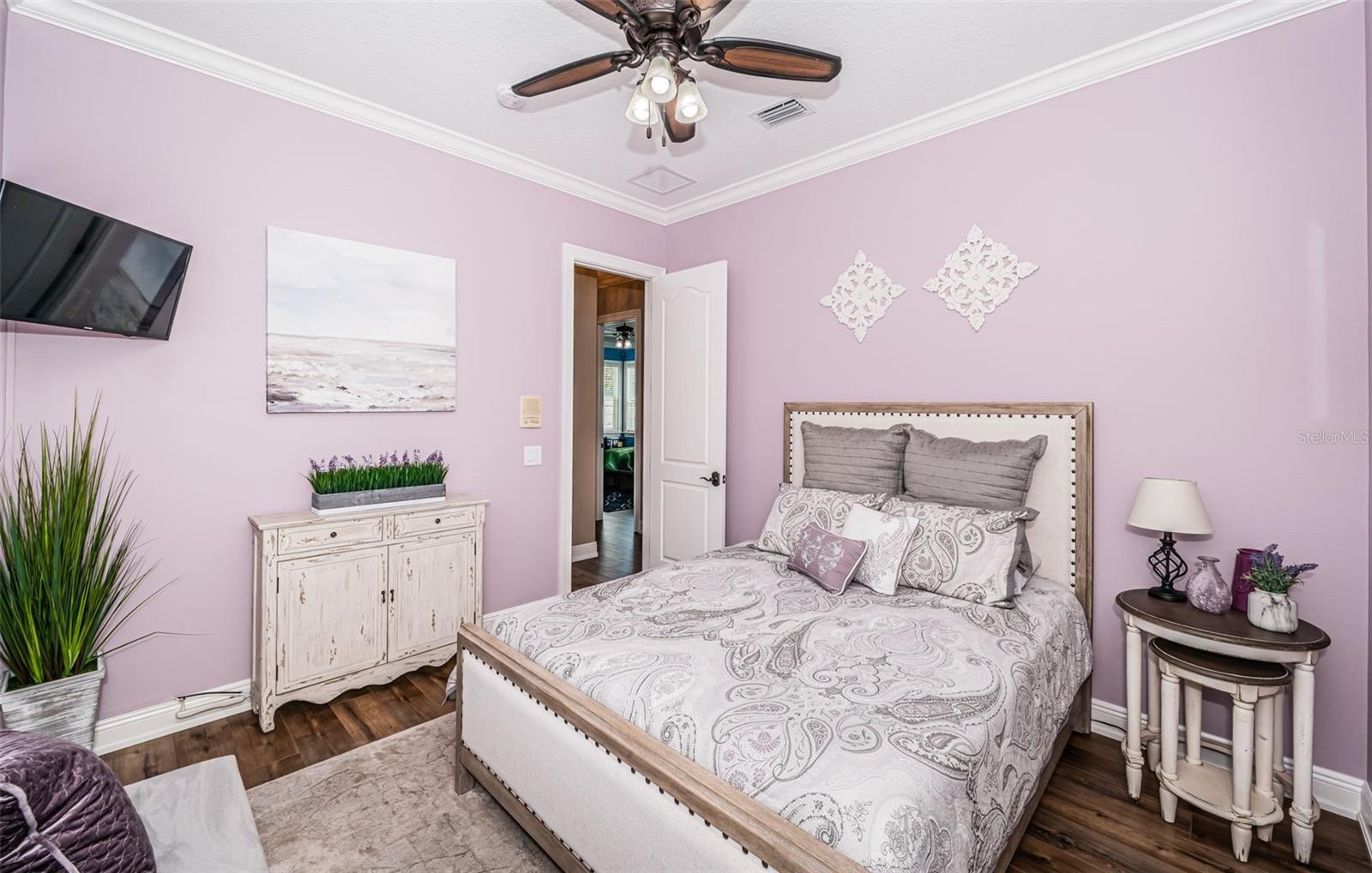 Upstairs guest bedroom