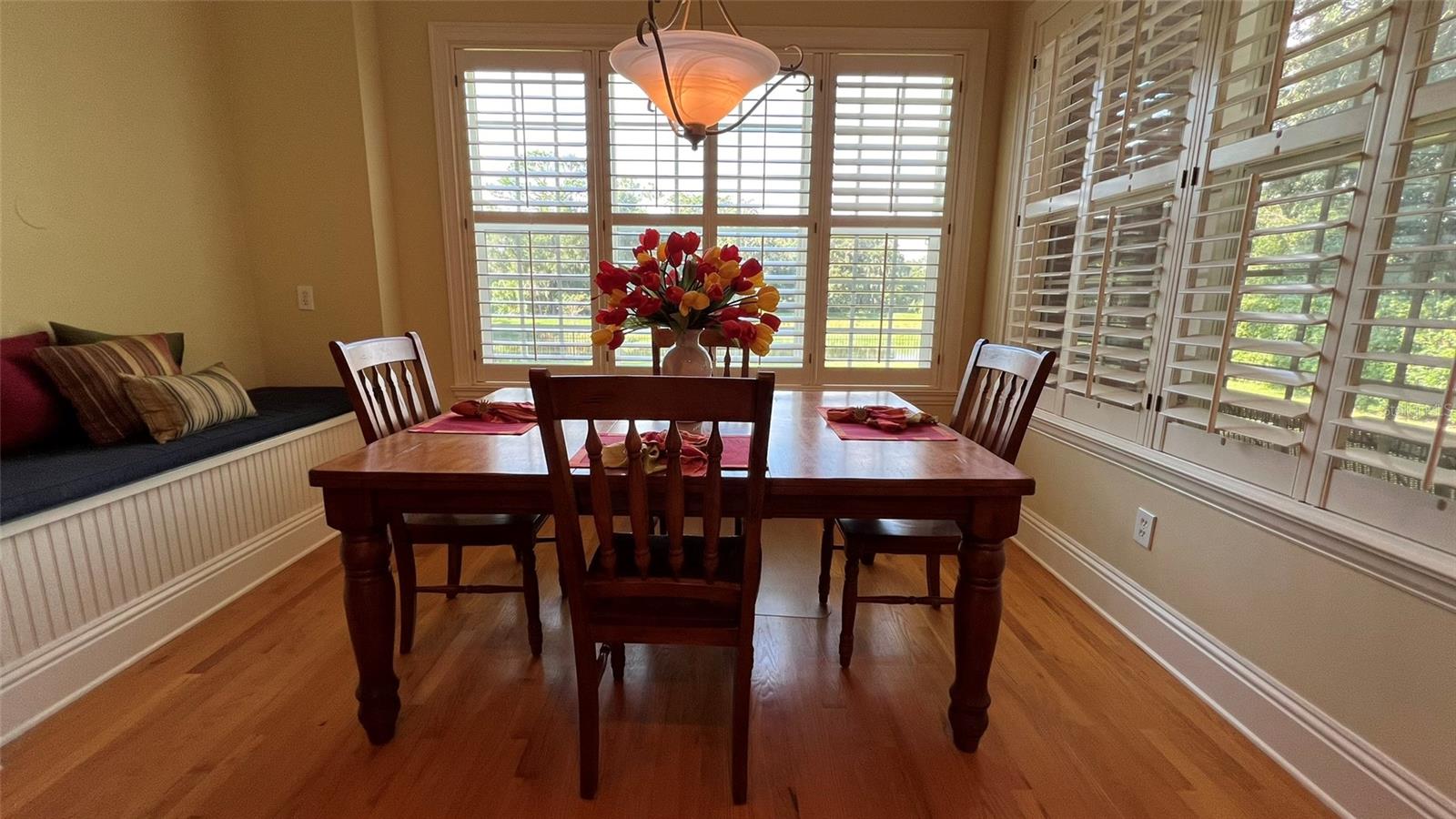 Kitchen breakfast nook