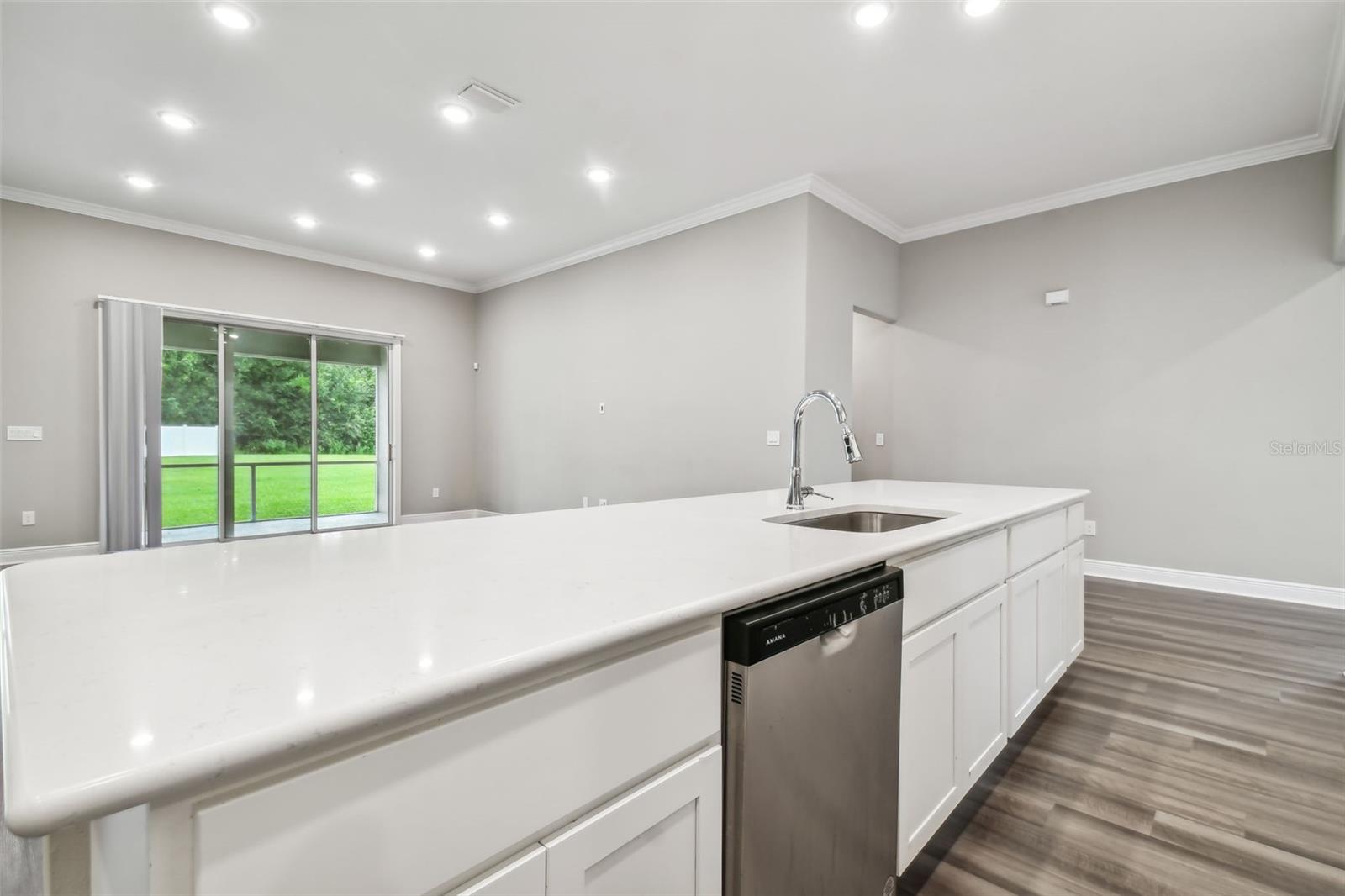 Massive kitchen island. Sparkling quartz counters.