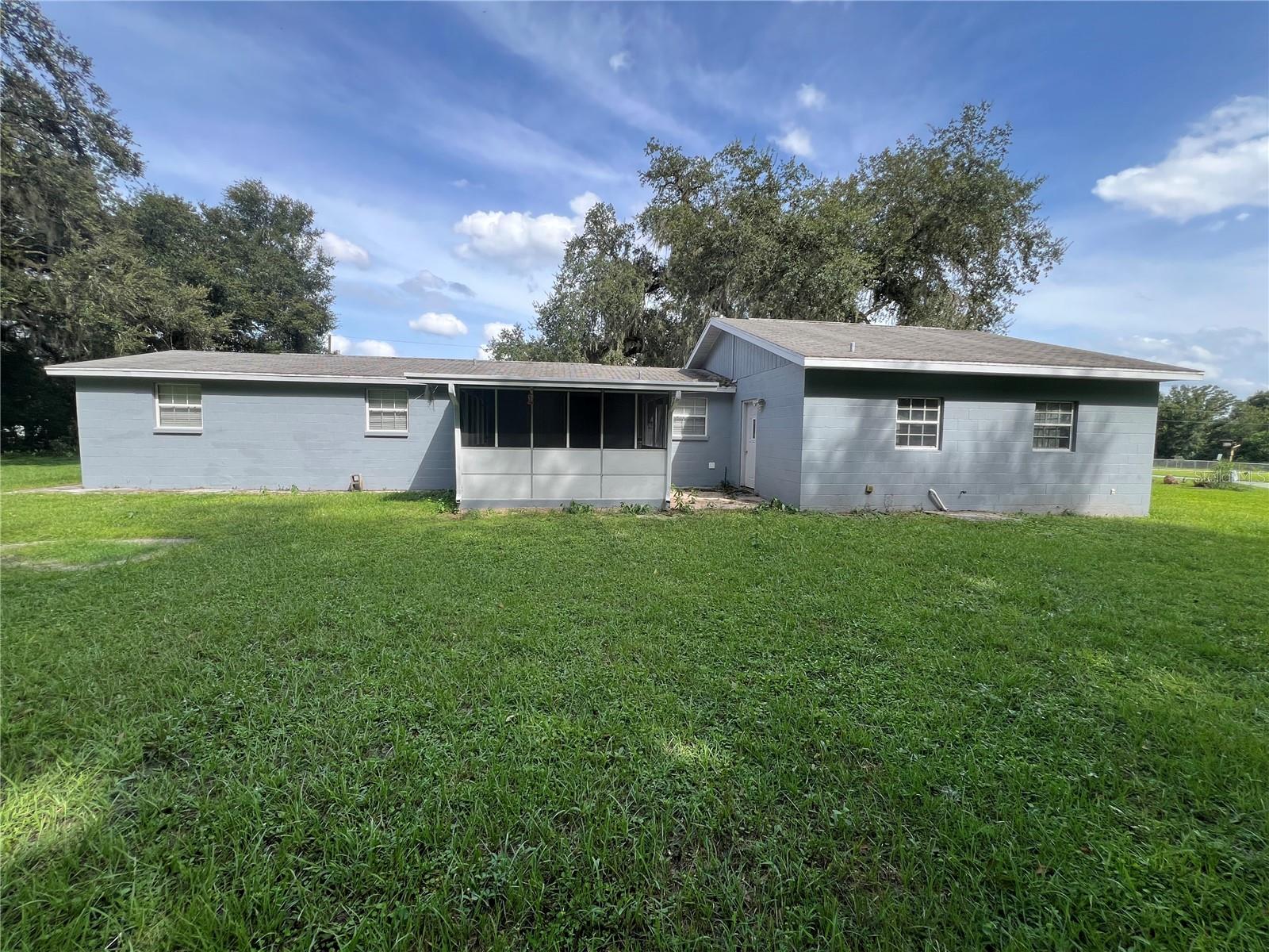 Beautiful back yard - 4043 Burrows RD, Zephpyrhills, FL