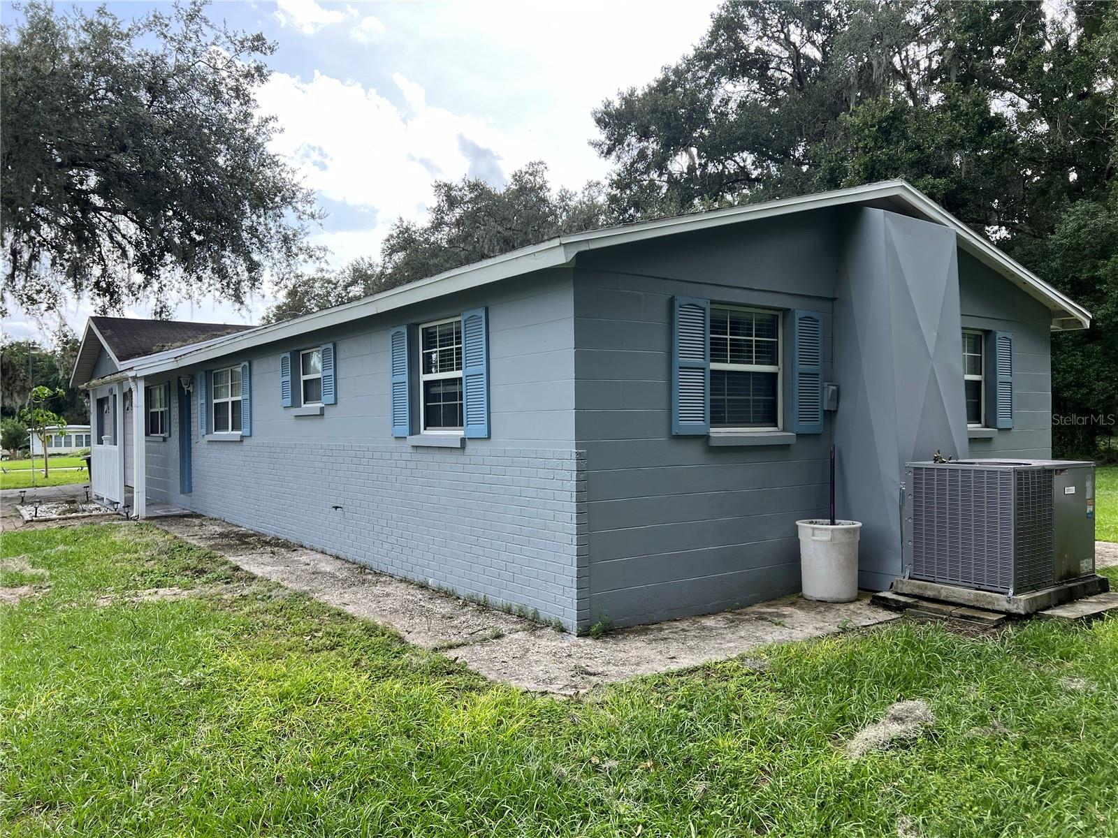 Side exterior view - 4043 Burrows RD, Zephyrhills, FL