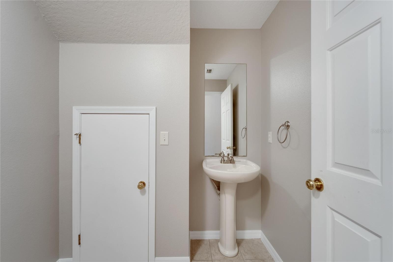 1/2 Bathroom