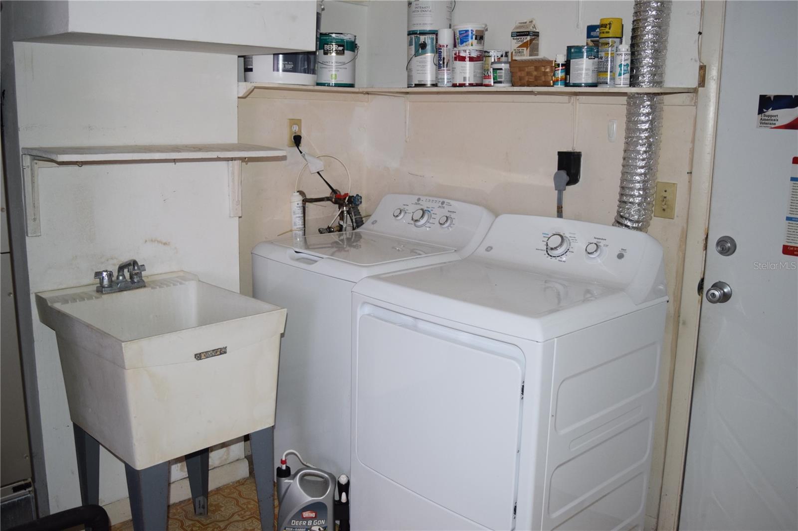 Garage-laundry facilities