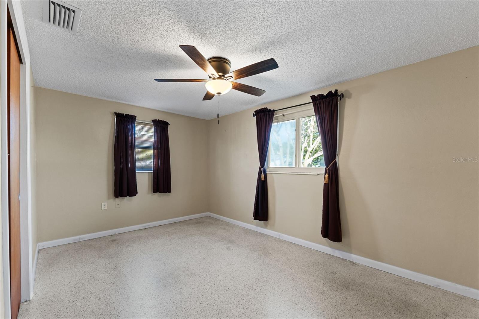 Spacious main bedroom with 2 large windows