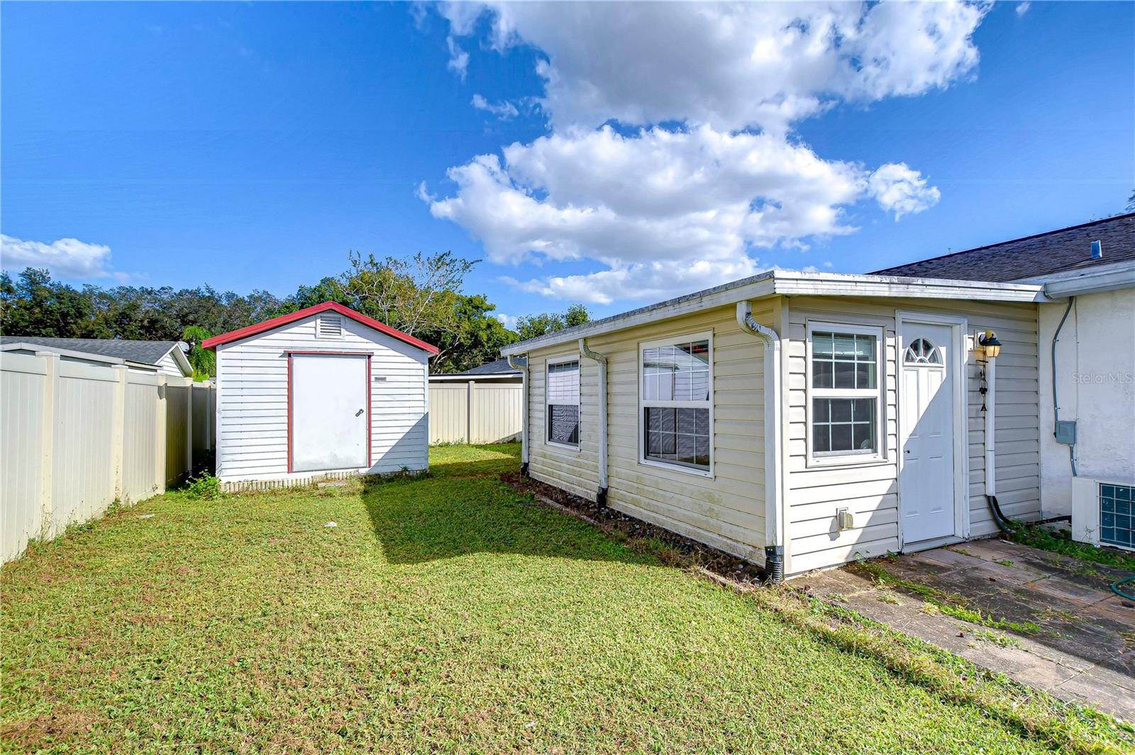 16 x 10 Smithbuilt Shed Included