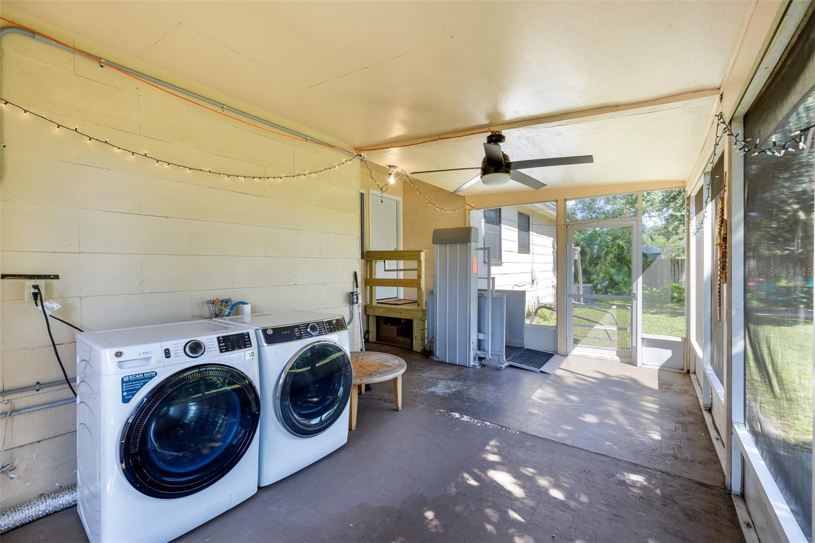 Enclosed patio with washer/Dryer