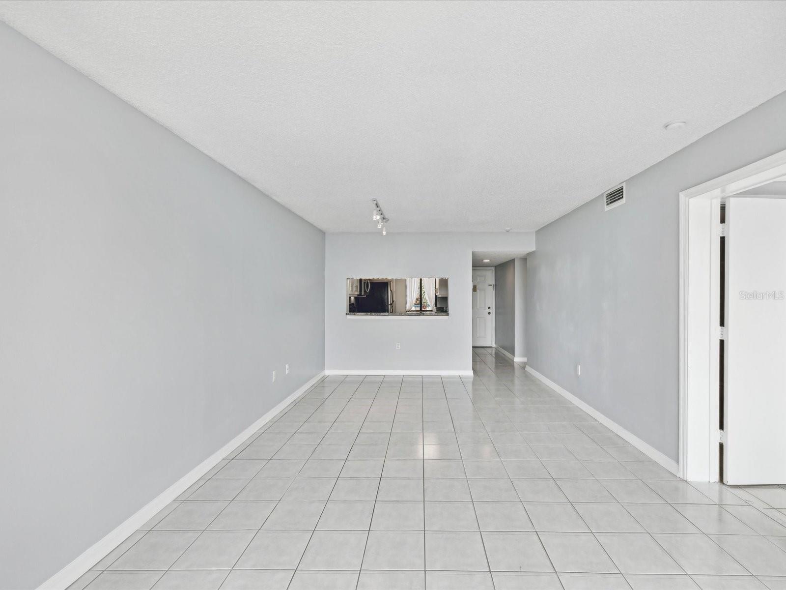 Dining/family room combo